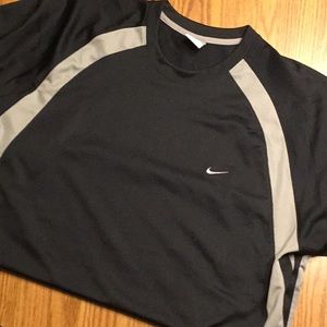 Men’s Nike shirt, Size XXL